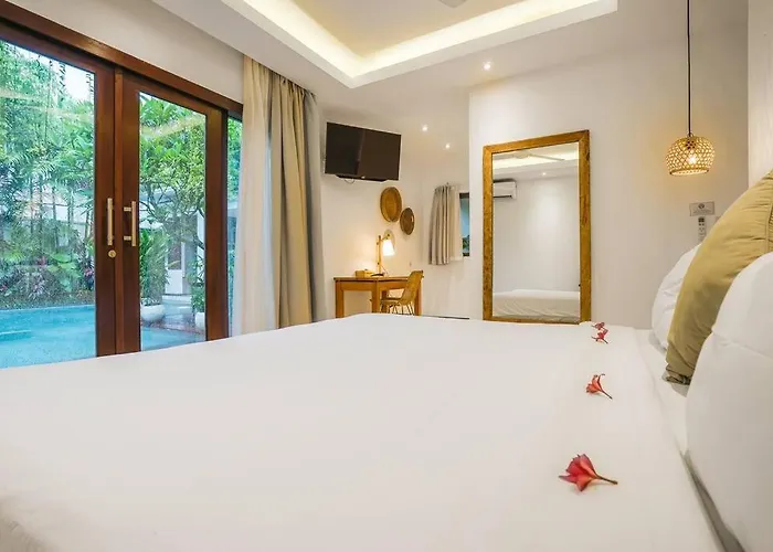 Frangipani Merah At Berawa Villa Canggu