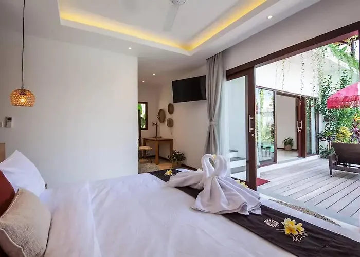 Frangipani Merah At Berawa Villa Canggu